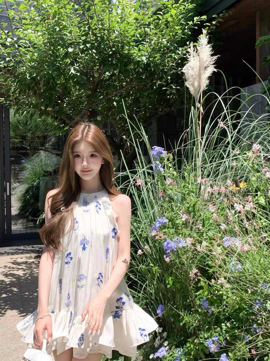 수묵화 파란색과 흰색 부드러운 바람 레이스 조각 파란색 꽃무늬 자수 민소매 진자 드레스 이미지 4