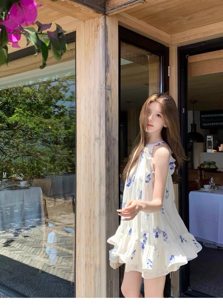 수묵화 파란색과 흰색 부드러운 바람 레이스 조각 파란색 꽃무늬 자수 민소매 진자 드레스 상세 이미지 3