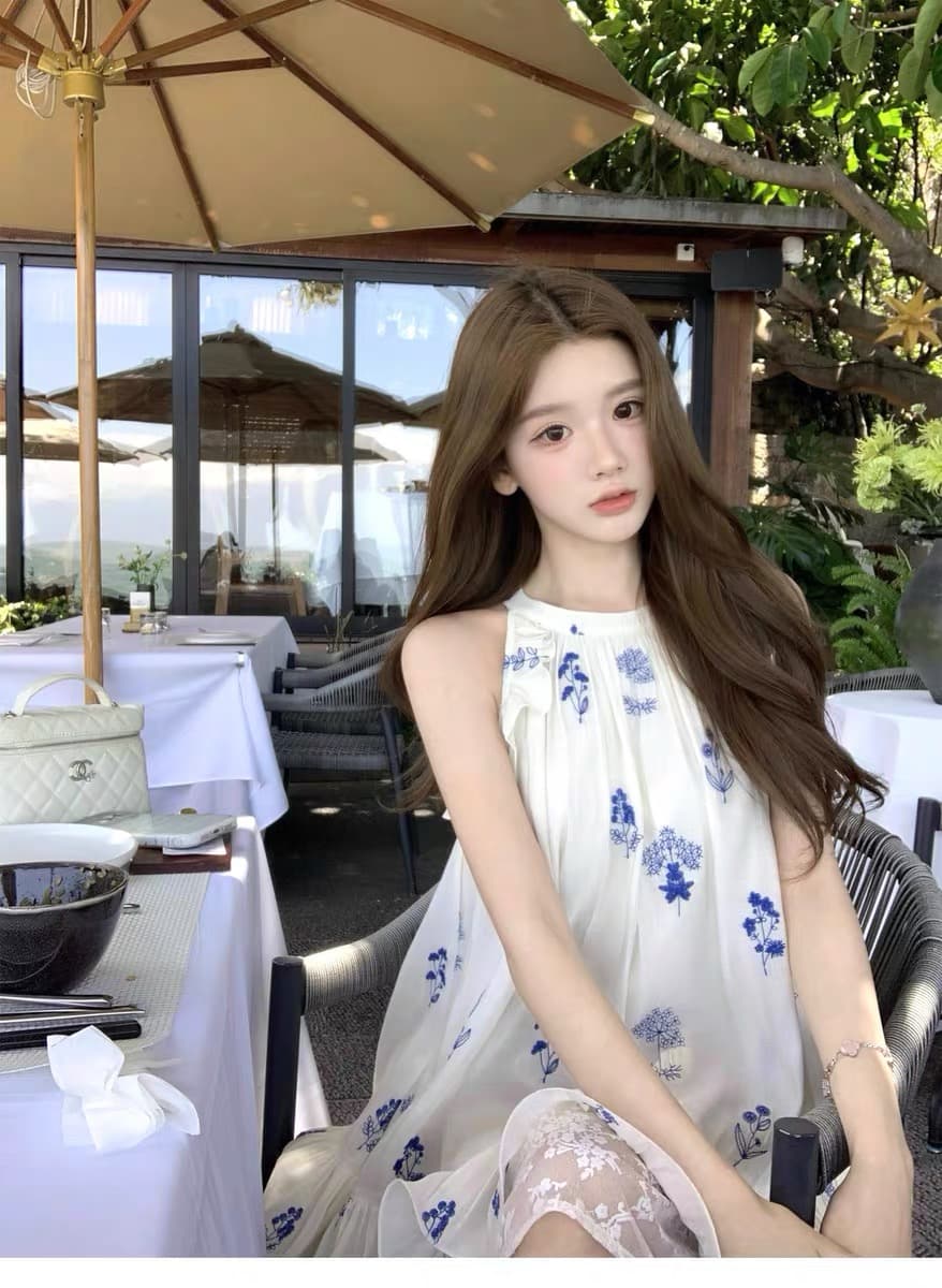 수묵화 파란색과 흰색 부드러운 바람 레이스 조각 파란색 꽃무늬 자수 민소매 진자 드레스 상세 이미지 4