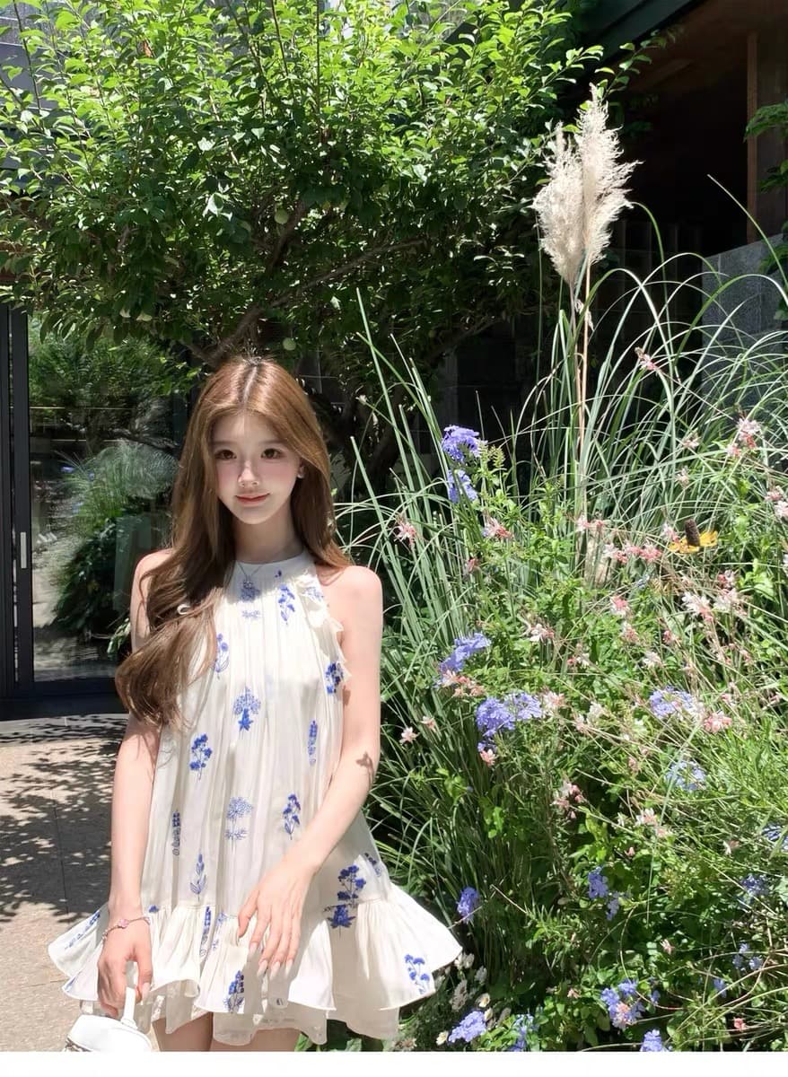 수묵화 파란색과 흰색 부드러운 바람 레이스 조각 파란색 꽃무늬 자수 민소매 진자 드레스 상세 이미지 5