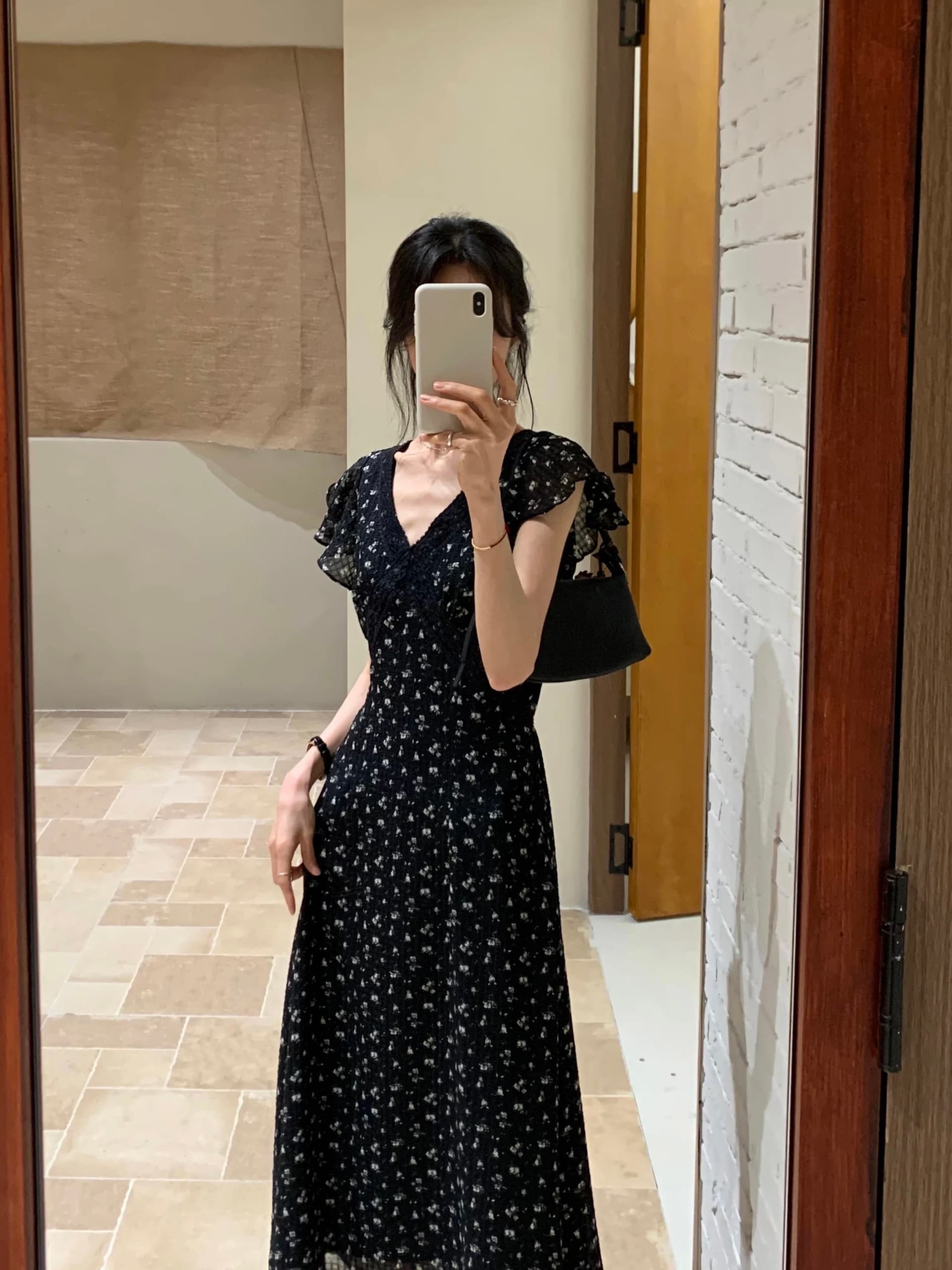 brivin 프랑스식 검정색 질감 레이스 꽃무늬 여성 드레스 아모이 자이언트 잘 생긴 V넥 허리 수축 슬림해 보이는 롱 스커트 이미지 3