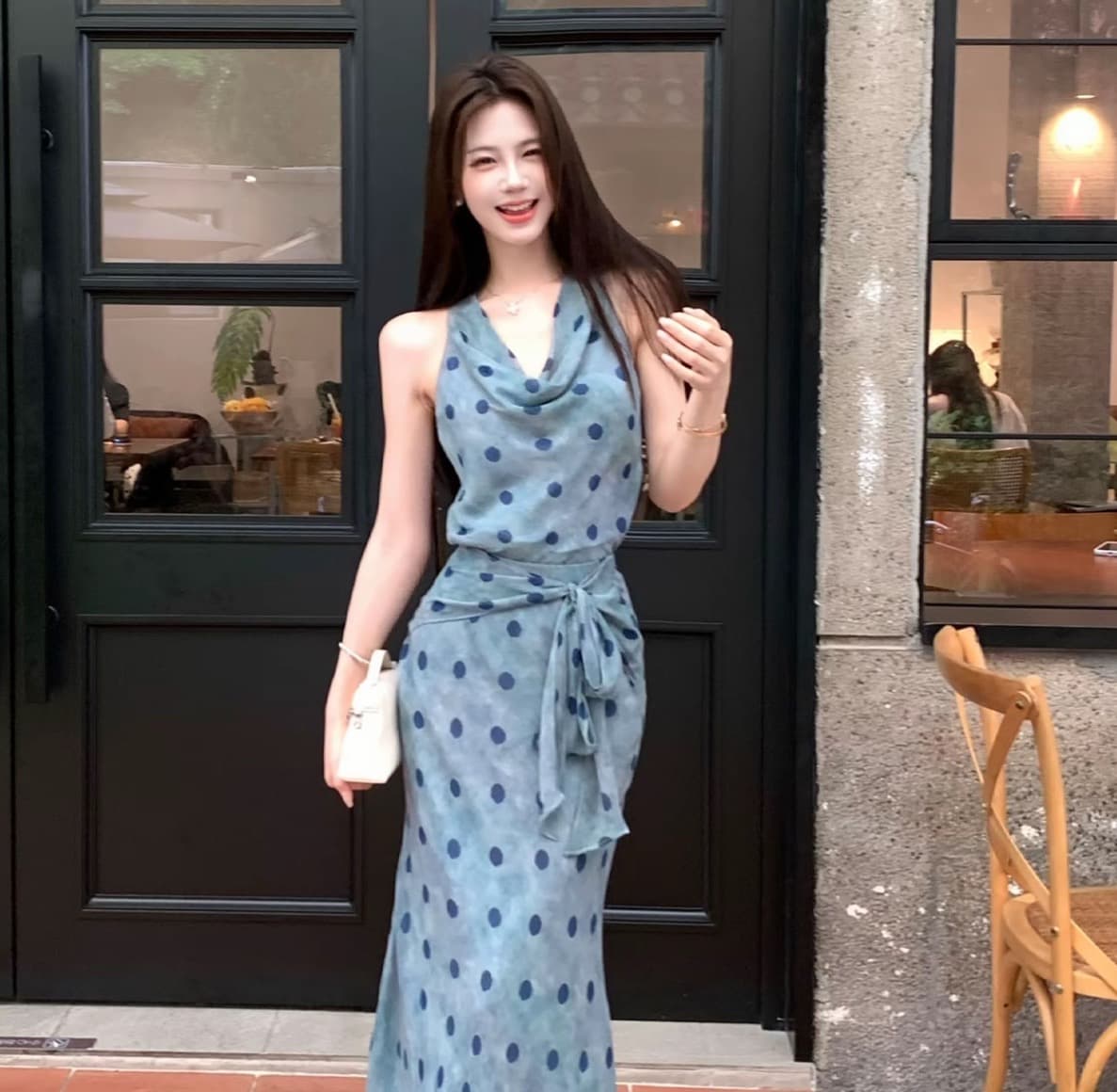 무쯔리 목자이 ~ 중 리 블루 웨이브 리플 그림자 프랑스식 V넥 도트 무늬 민소매 쉬폰 톱 도루 센스 슬림해 보이는 반 스커트 세트 이미지 2