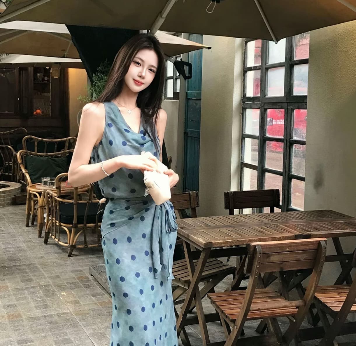무쯔리 목자이 ~ 중 리 블루 웨이브 리플 그림자 프랑스식 V넥 도트 무늬 민소매 쉬폰 톱 도루 센스 슬림해 보이는 반 스커트 세트 이미지 4