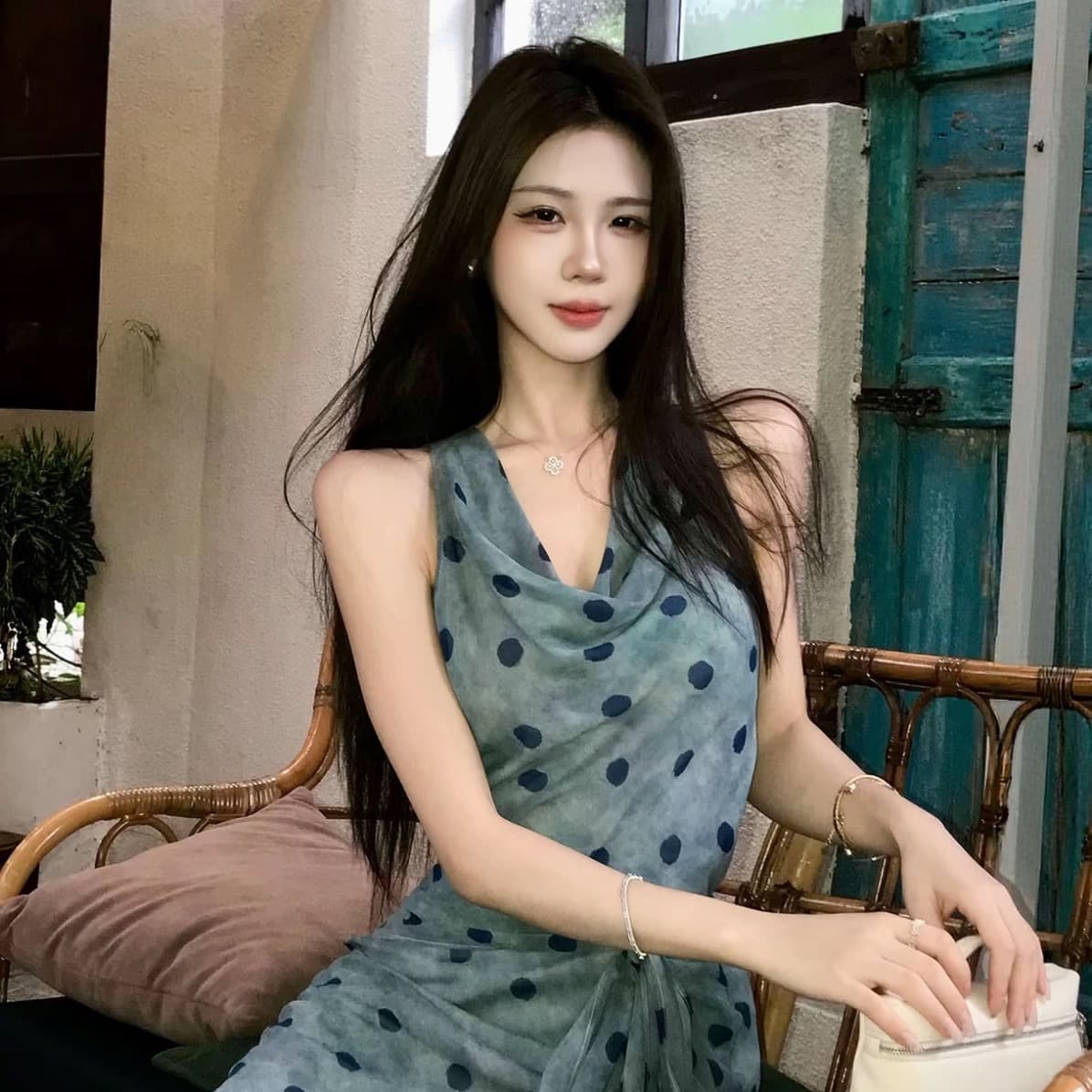 무쯔리 목자이 ~ 중 리 블루 웨이브 리플 그림자 프랑스식 V넥 도트 무늬 민소매 쉬폰 톱 도루 센스 슬림해 보이는 반 스커트 세트 상세 이미지 5
