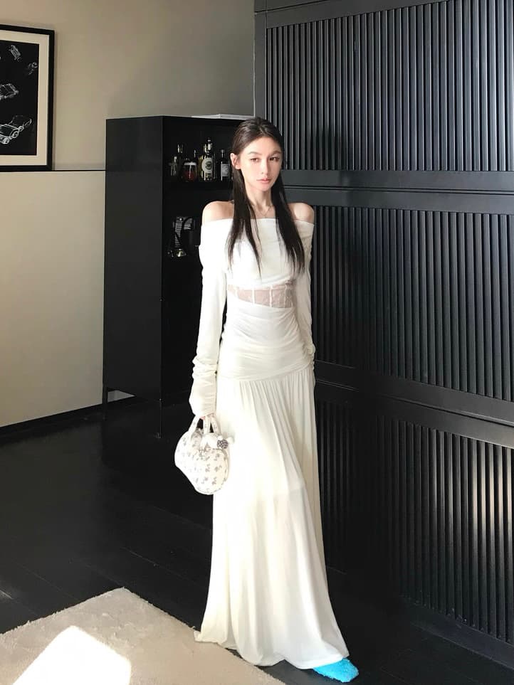 skk store 향기로운 부드러운 crush 디자인 센스 오프숄더 홀로우 아웃 레이스 주름 기본 셔츠 반신 치마 세트