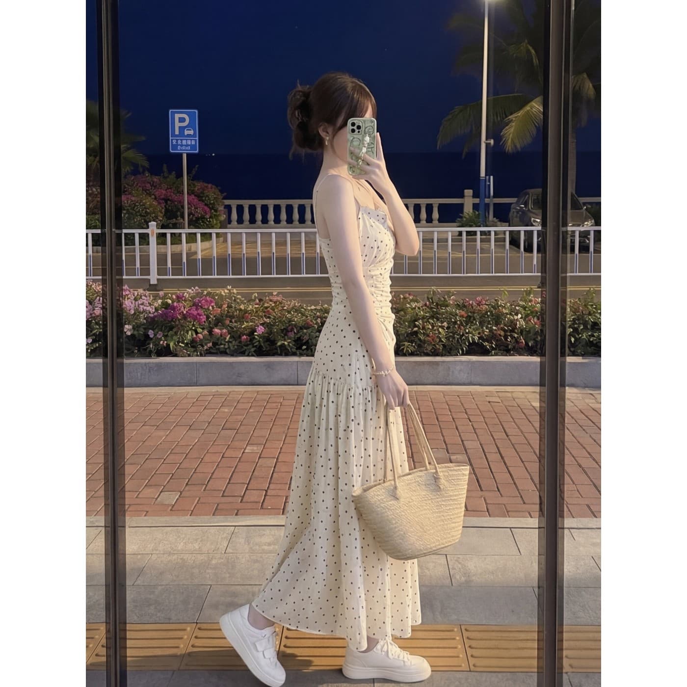 프랑스식 휴가 화이트 도트 무늬 슬립 여성 드레스 허리 수축 부드러운 디자인 고급 센스 롱 스커트 이미지 3