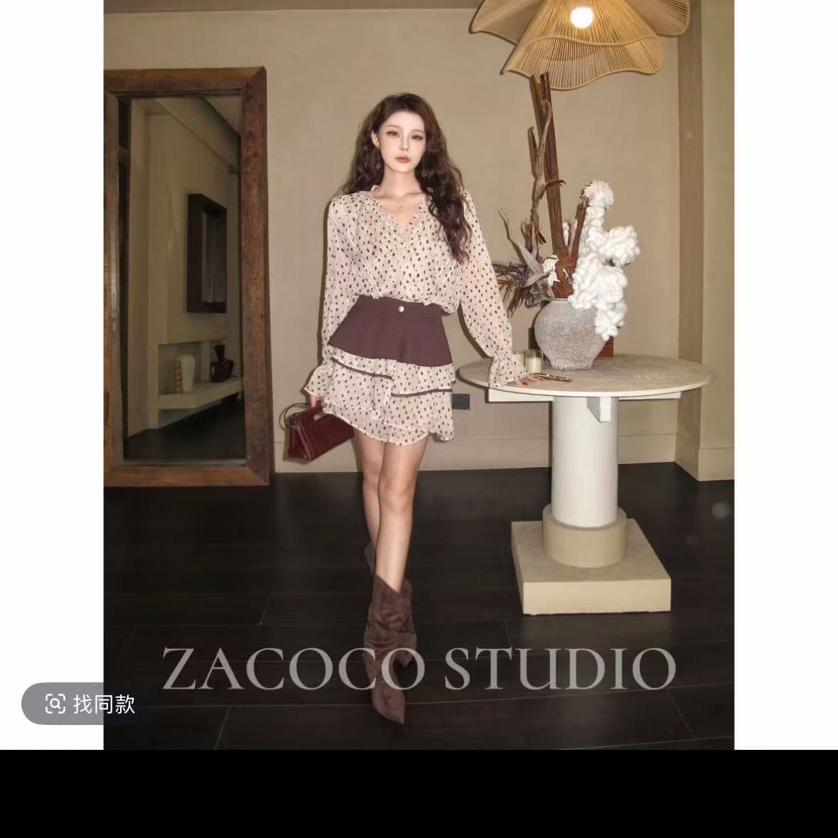 zacoco 주말 시간 여름 프랑스식 도트 무늬 V넥 허리 수축 슬림해 보이는 품격 표지 고기 긴팔 미니 스커트 이미지 2