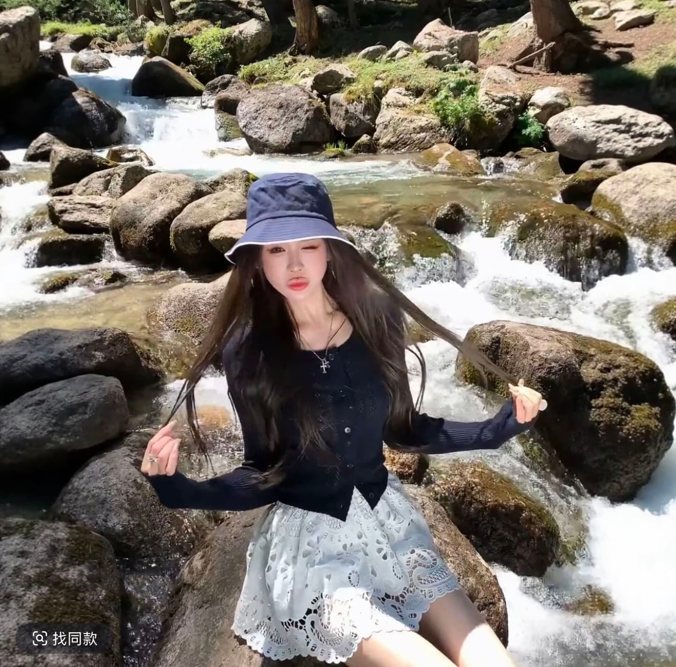쌀 Na 홈 부드러운 안개 블루 블루 색상 백 설정 착용 니트 무거운 작업 홀로우 아웃 자수 화이트 반 스커트
