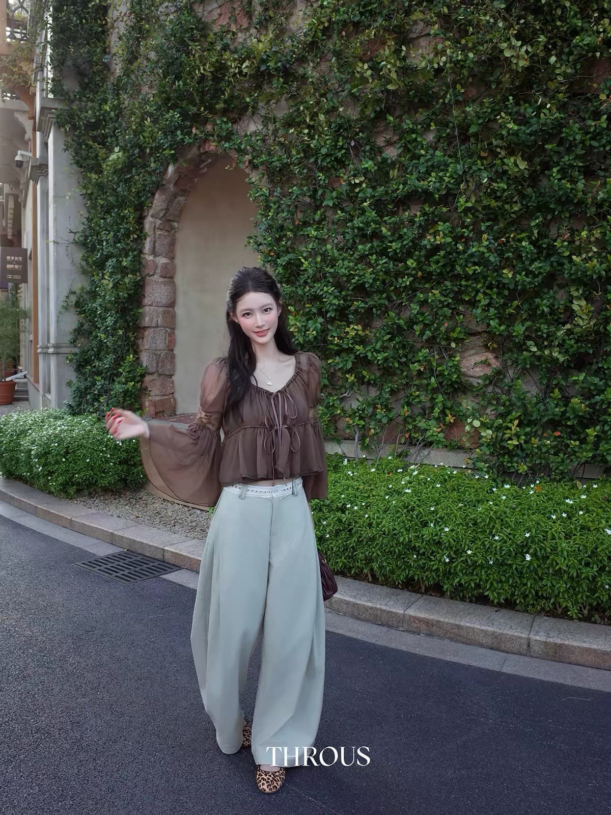 감사합니다. 아니요 고기 레이스 광장 칼라 펌프 Pleat 패치워크 나팔 소매 허리 수축 시폰 셔츠 여성 가을 부드러운 바람 쇼트 스타일 맨위 상세 이미지 3