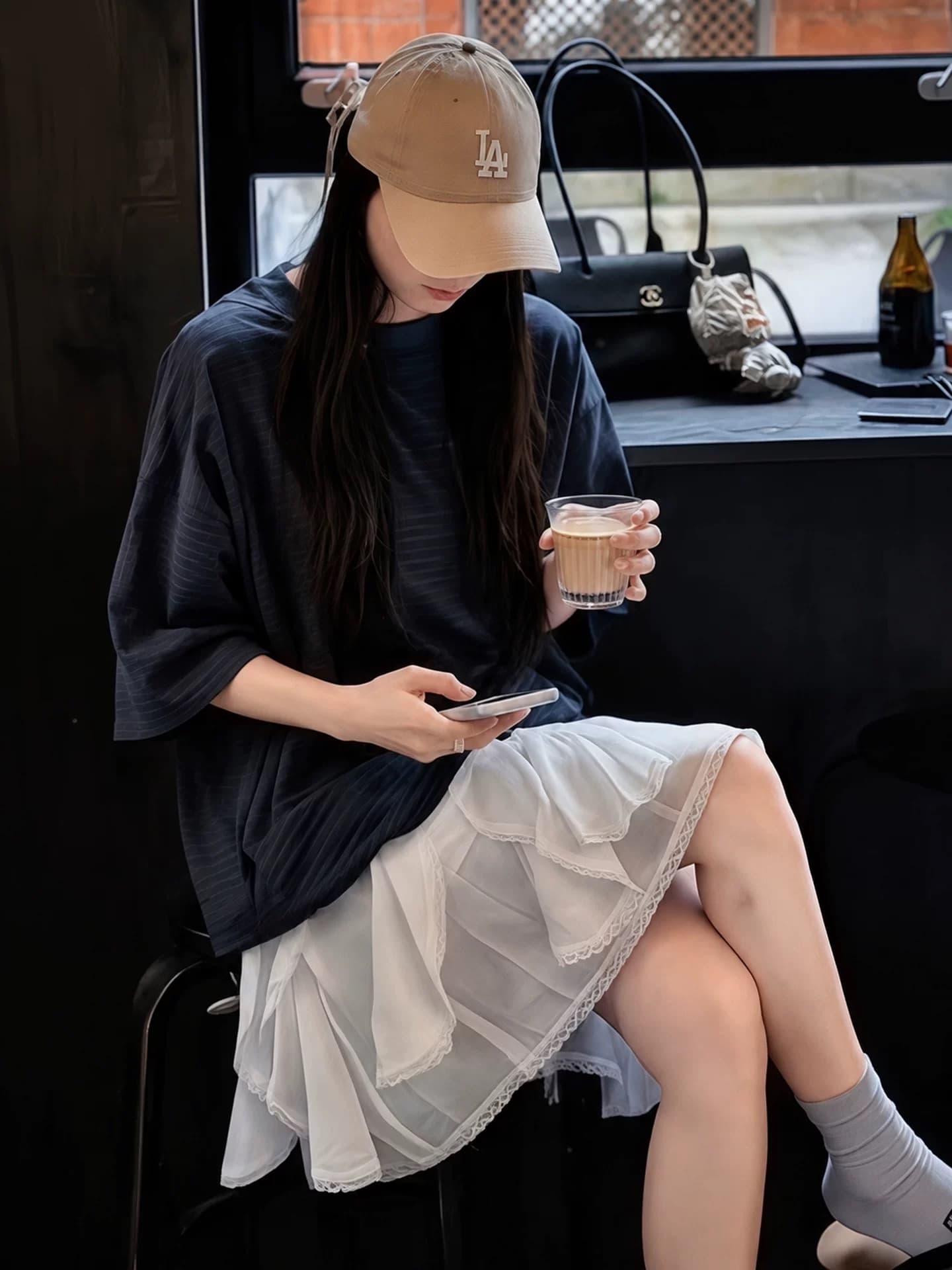 어두운 회색 루즈핏 반팔 라운드 넥 티셔츠 여성 새로운 여름 착용 가져 가라. 고급 센스 chic Chic 맨위 이미지 3