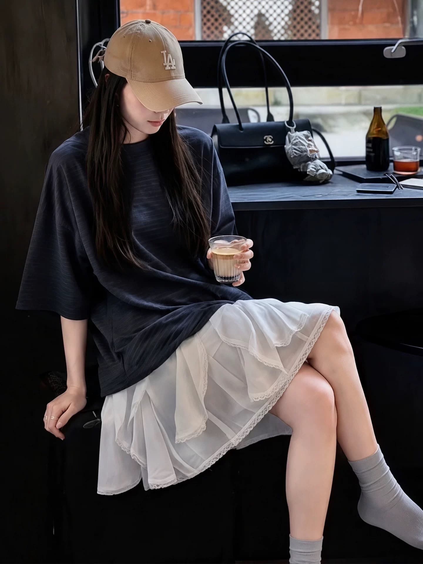 어두운 회색 루즈핏 반팔 라운드 넥 티셔츠 여성 새로운 여름 착용 가져 가라. 고급 센스 chic Chic 맨위 상세 이미지 6
