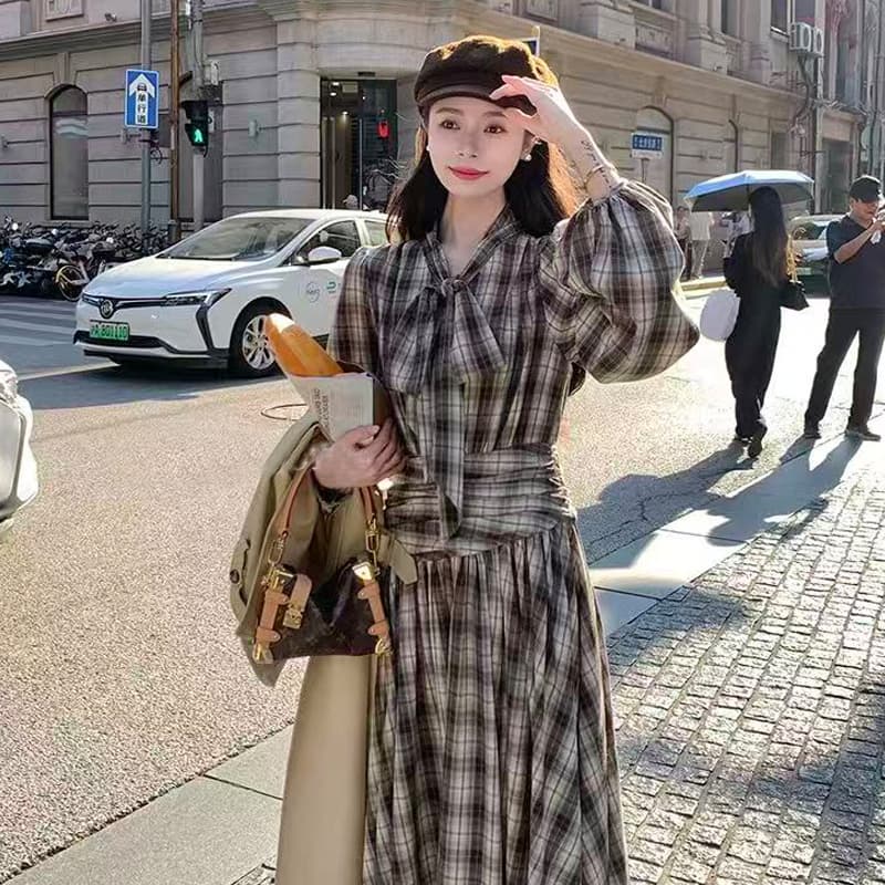caicai 품격 우아함 커피 색상 체크무늬 나비 넥타이 드레스 2026 가을 새로운 상세 이미지 2