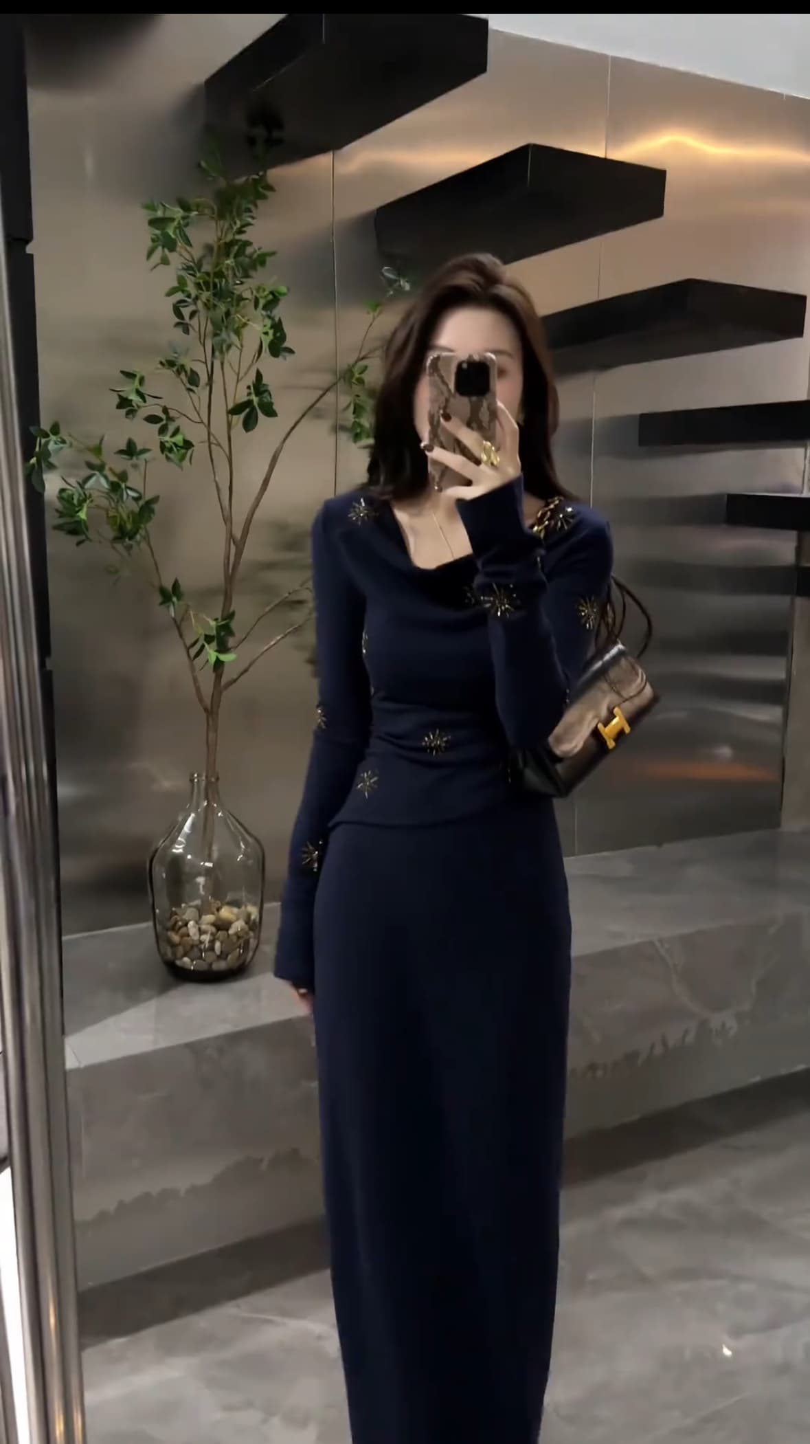 프랑스식 고급 센스 빛 럭셔리 패션 세트 여성 의류 디자인 센스 흔들다 칼라 핫픽스 긴팔 티셔츠 하이웨이스트 스트레이트 반신 스커트 이미지 3