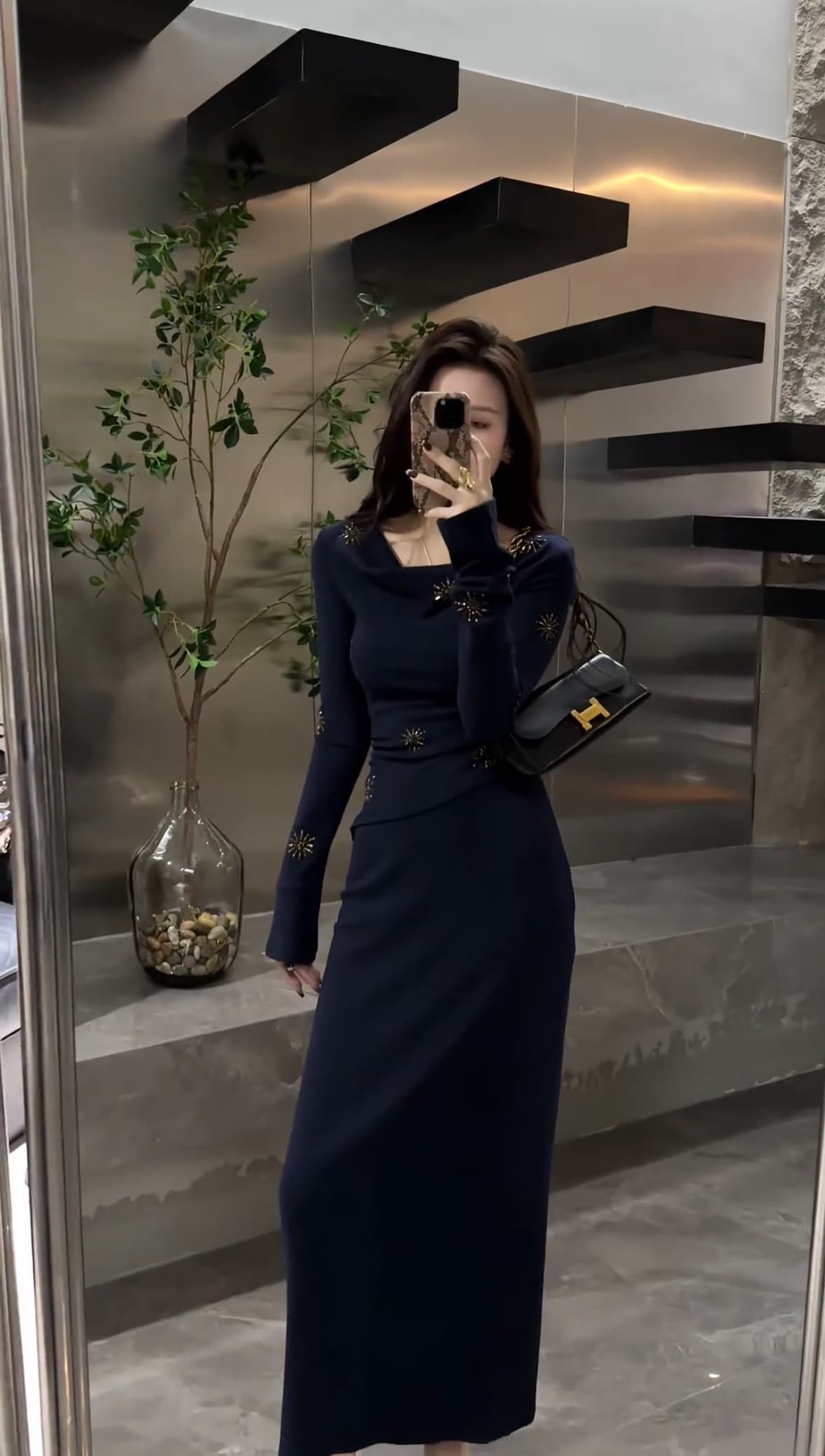 프랑스식 고급 센스 빛 럭셔리 패션 세트 여성 의류 디자인 센스 흔들다 칼라 핫픽스 긴팔 티셔츠 하이웨이스트 스트레이트 반신 스커트 이미지 2