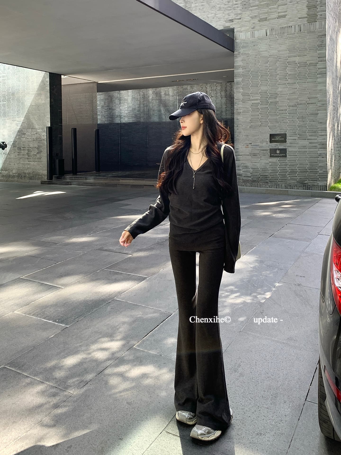 그는 아침 사계절 웨어러블 모달 캐주얼 세트 여성 새로운 V넥 몸매 가꾸기 슬림해 보이는 만나는 맨위 부츠컷 바지 이미지 3