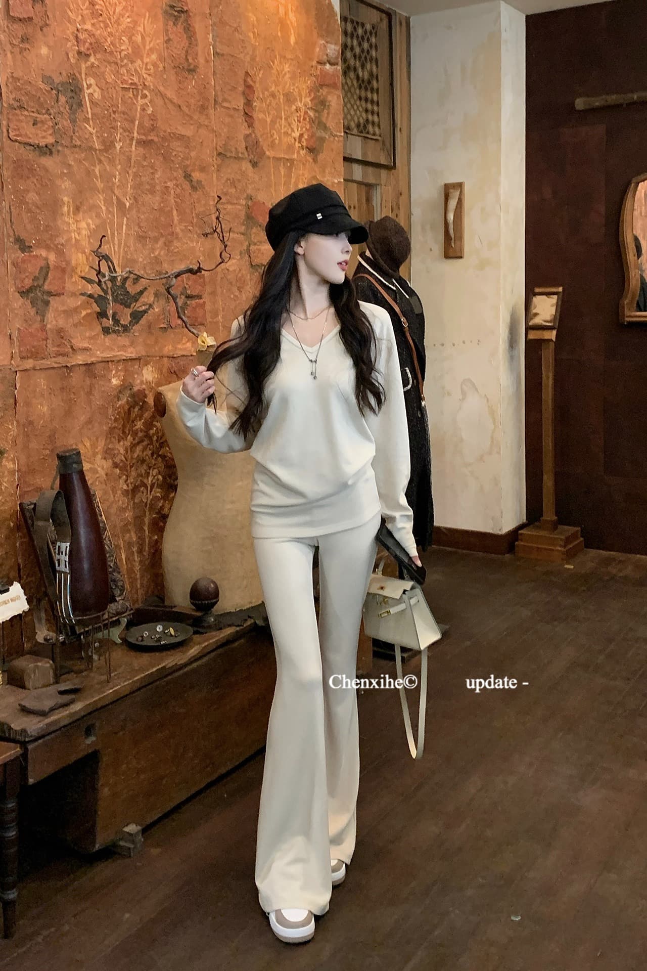 그는 아침 사계절 웨어러블 모달 캐주얼 세트 여성 새로운 V넥 몸매 가꾸기 슬림해 보이는 만나는 맨위 부츠컷 바지