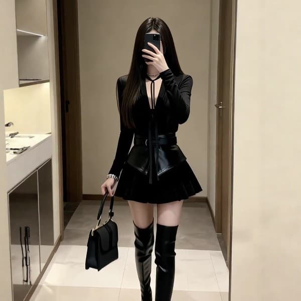 핫걸 바람 검정색 V넥 튀김 거리 레이스업 허리 수축 맨위 한 마디 플리츠 미니 스커트 투피스 세트 가을 겨울 고급 센스 세트 상세 이미지 3