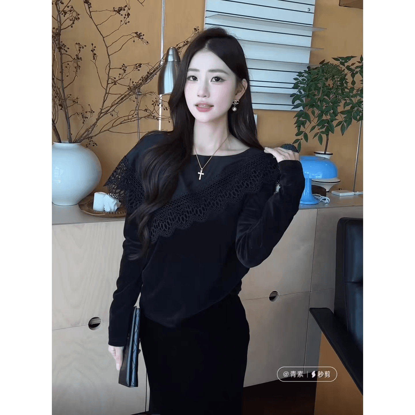 유럽 역 2026 가을 새로운 불규칙 레이스 조각 프릴 벨벳 여성 셔츠 몸매 가꾸기 작은 셔츠 맨위 이미지 2