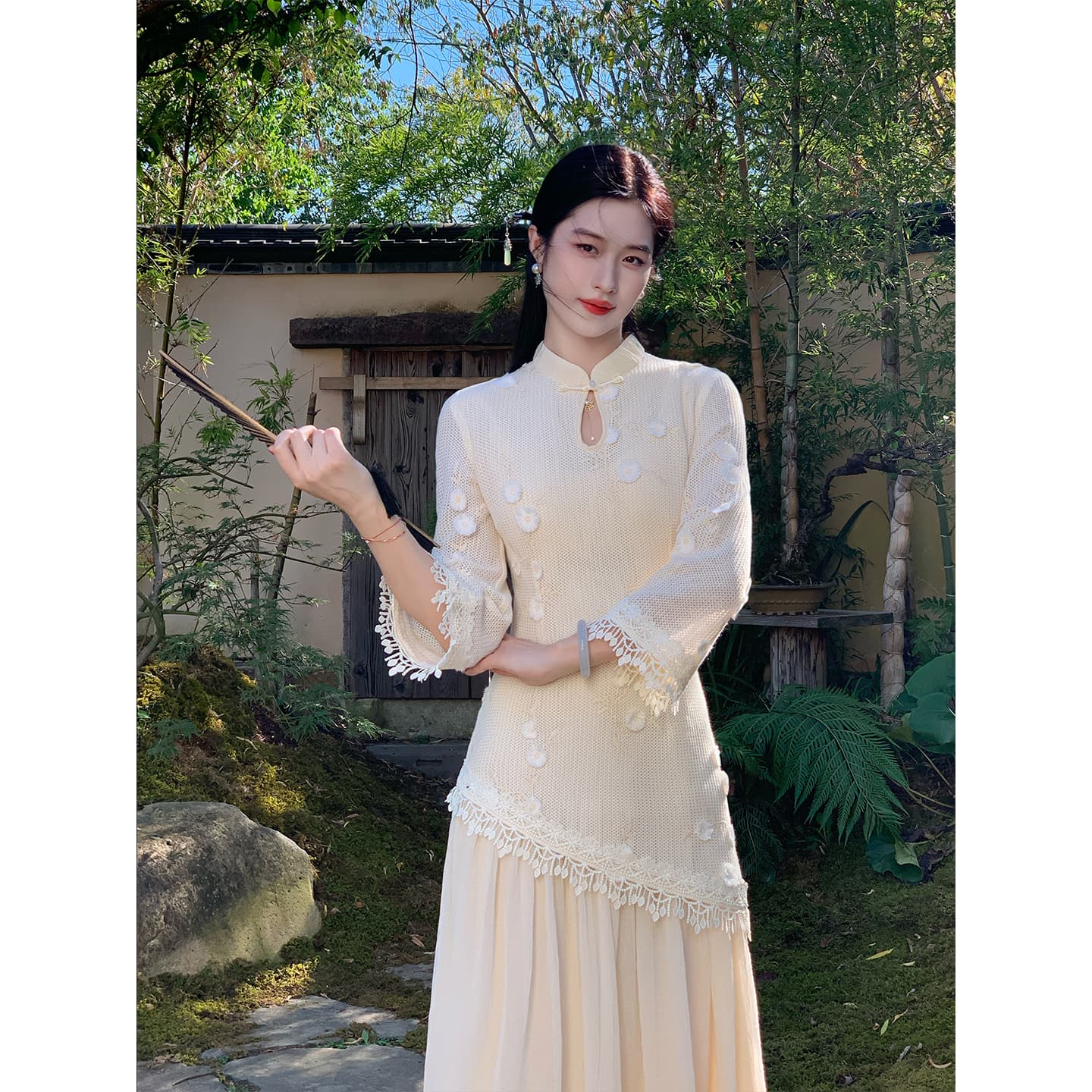 2026 가을 새로운 흰 깃털 스택 실 새로운 중식 페이크 레이어드 자수 치파오 물방울 칼라 긴팔 드레스 상세 이미지 2