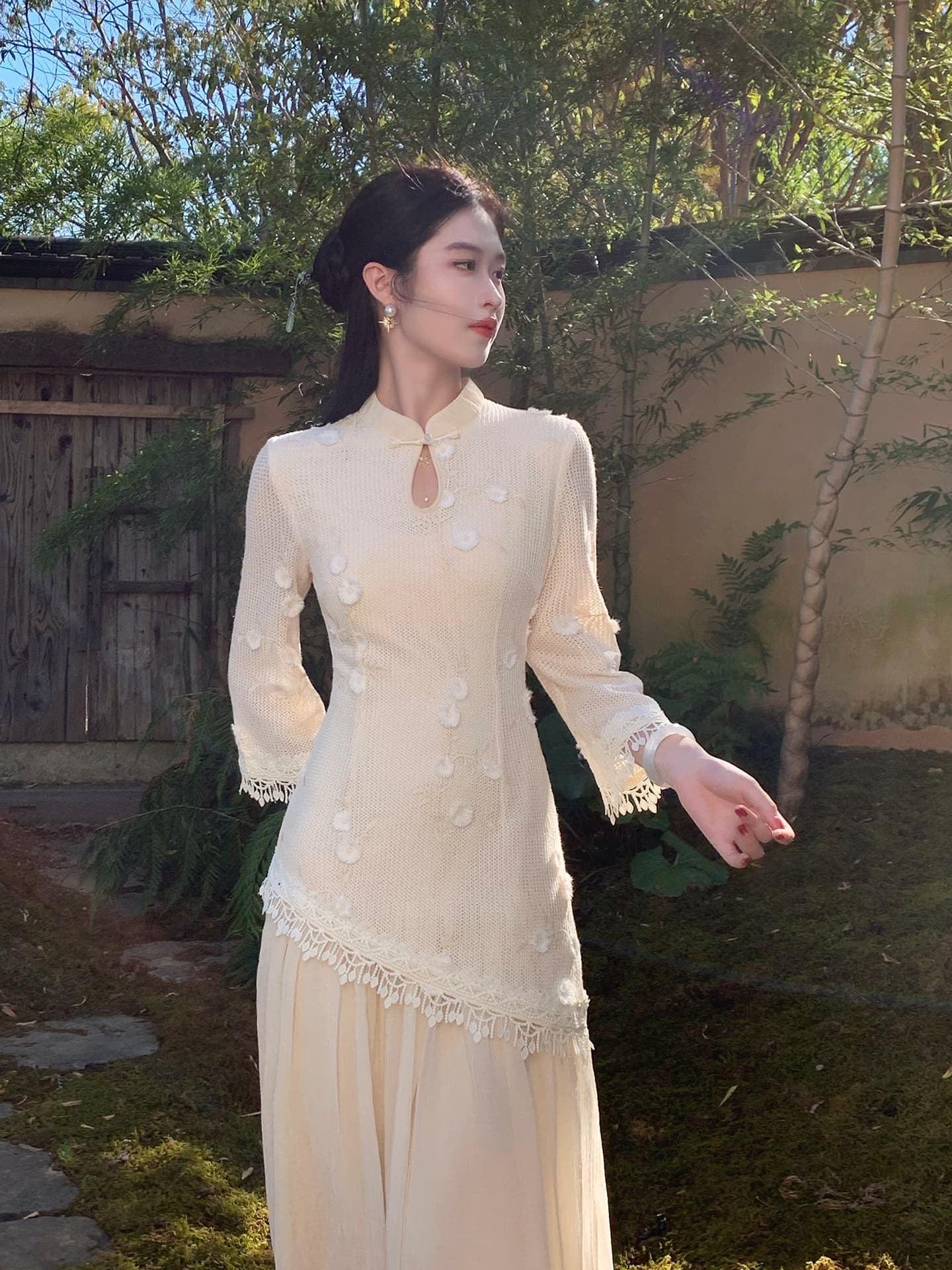 2026 가을 새로운 흰 깃털 스택 실 새로운 중식 페이크 레이어드 자수 치파오 물방울 칼라 긴팔 드레스 상세 이미지 4
