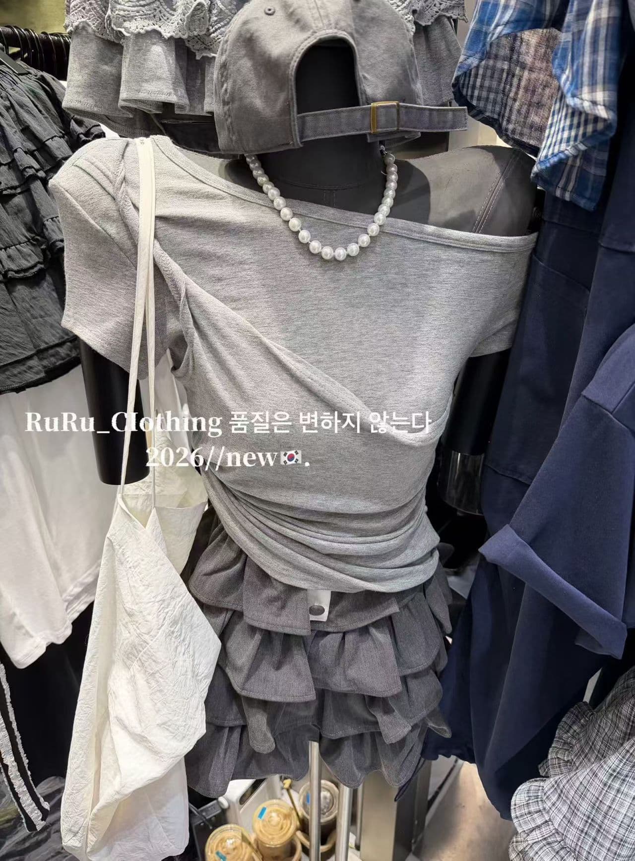 2026 봄 새로운 아메리칸 핫걸 주름 허리 수축 비틀림 비대칭 오프숄더 비스듬한 칼라 티셔츠 여성 섹시함 맨위 이미지 4
