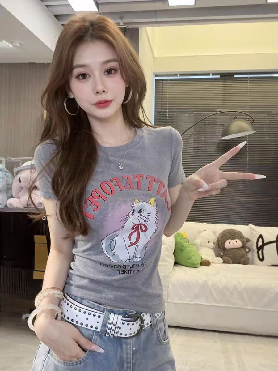 2026 여름 새로운 핫걸 연령 감소 새끼 고양이 프린트 반팔 라운드 넥 티셔츠 몸매 가꾸기 슬림해 보이는 인사이드 가져 가라. 여성 의류 맨위 이미지 3
