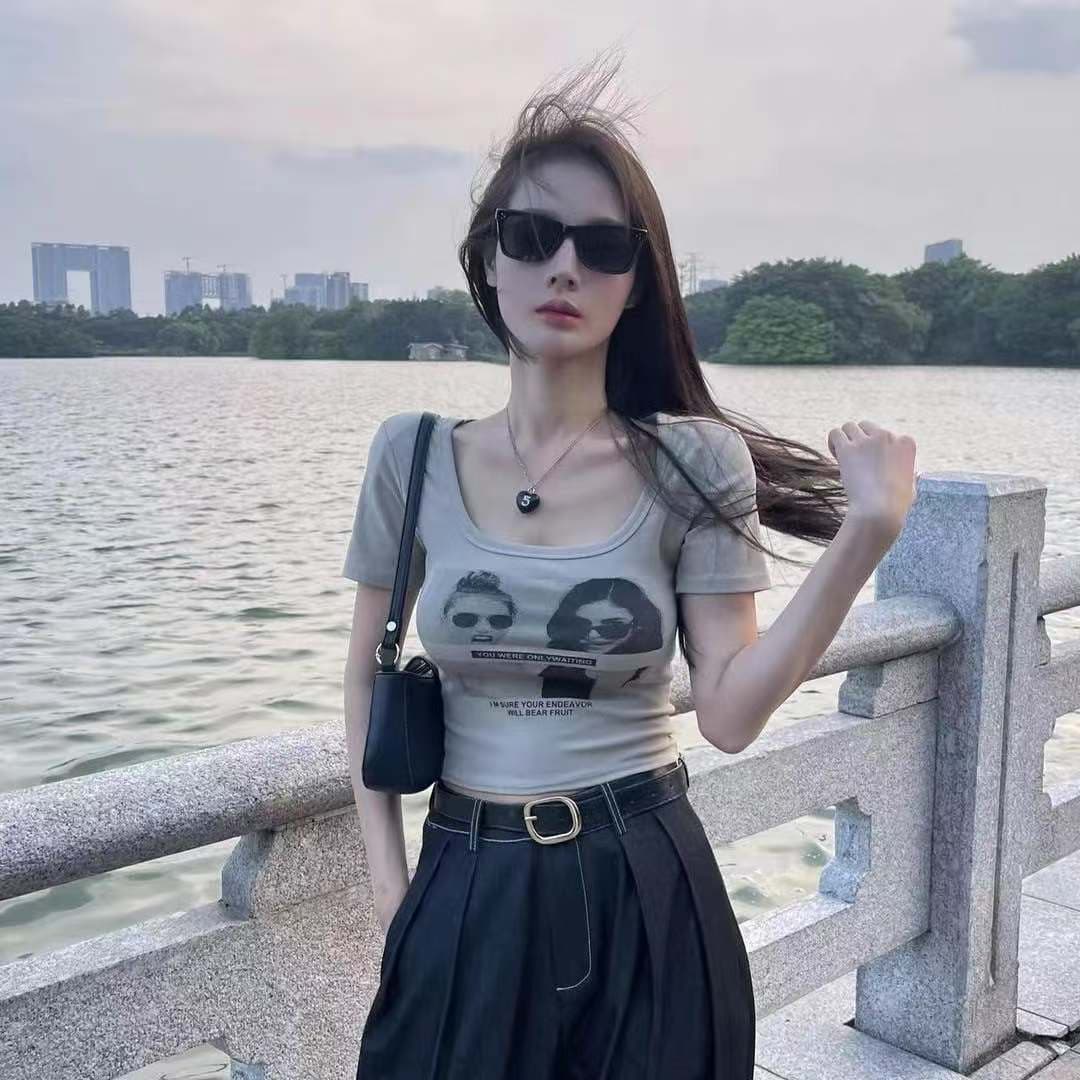 아메리칸 레트로 프린트 광장 칼라 반팔 티셔츠 여성 여름 새로운 디자인 센스 몸매 가꾸기 슬림해 보이는 핫걸 쇼트 스타일 맨위 상세 이미지 3