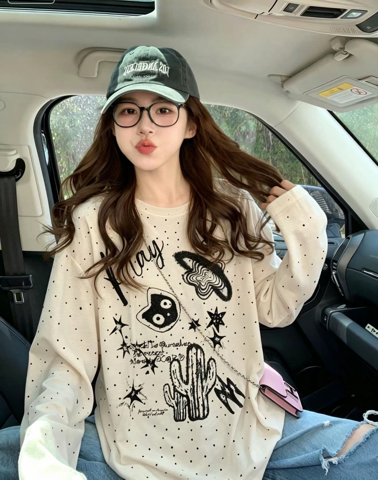 만화 프린트 재미있는 비스듬한 어깨 도트 무늬 긴팔 자외선 차단 블라우스 티셔츠 여성 여름 루즈핏 슬림해 보이는 연령 감소 맨위 이미지 3