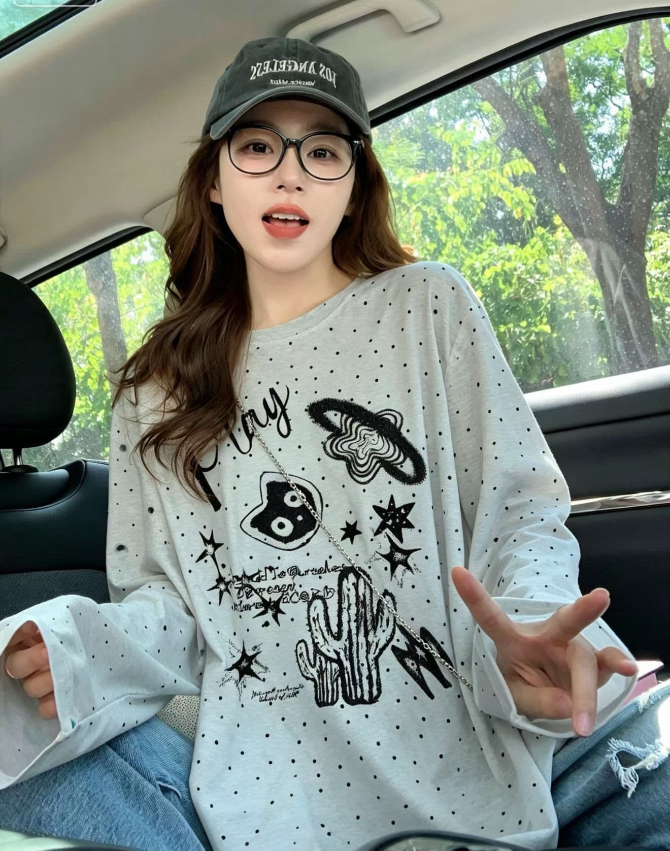 만화 프린트 재미있는 비스듬한 어깨 도트 무늬 긴팔 자외선 차단 블라우스 티셔츠 여성 여름 루즈핏 슬림해 보이는 연령 감소 맨위 상세 이미지 5