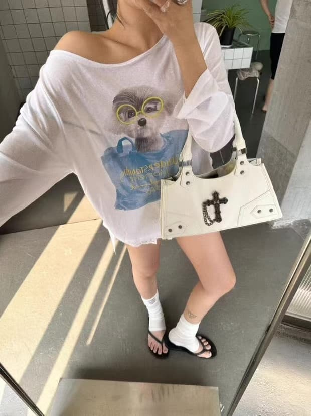 한국 동대문 여름 새로운 한 스타일 강아지 프린트 비스듬한 어깨 긴팔 티셔츠 여성 루즈핏 다용도 자외선 차단 맨위 상세 이미지 4