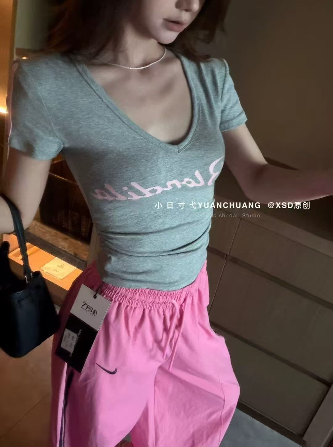 한국 동대문 여름 새로운 아메리칸 알파벳 프린트 핀치 Pleat 허리 수축 알파벳 프린트 몸매 가꾸기 반팔 티셔츠 여성 상세 이미지 1
