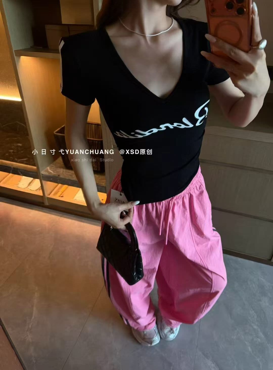 한국 동대문 여름 새로운 아메리칸 알파벳 프린트 핀치 Pleat 허리 수축 알파벳 프린트 몸매 가꾸기 반팔 티셔츠 여성 상세 이미지 2