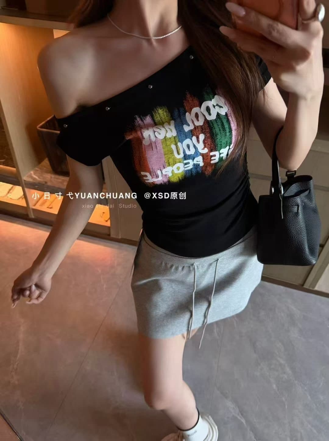 아메리칸 핫걸 레트로 비스듬한 칼라 오프숄더 징 반팔 티셔츠 여성 여름 달콤한 차가운 프린트 주름 몸매 가꾸기 짧은 맨위 상세 이미지 1