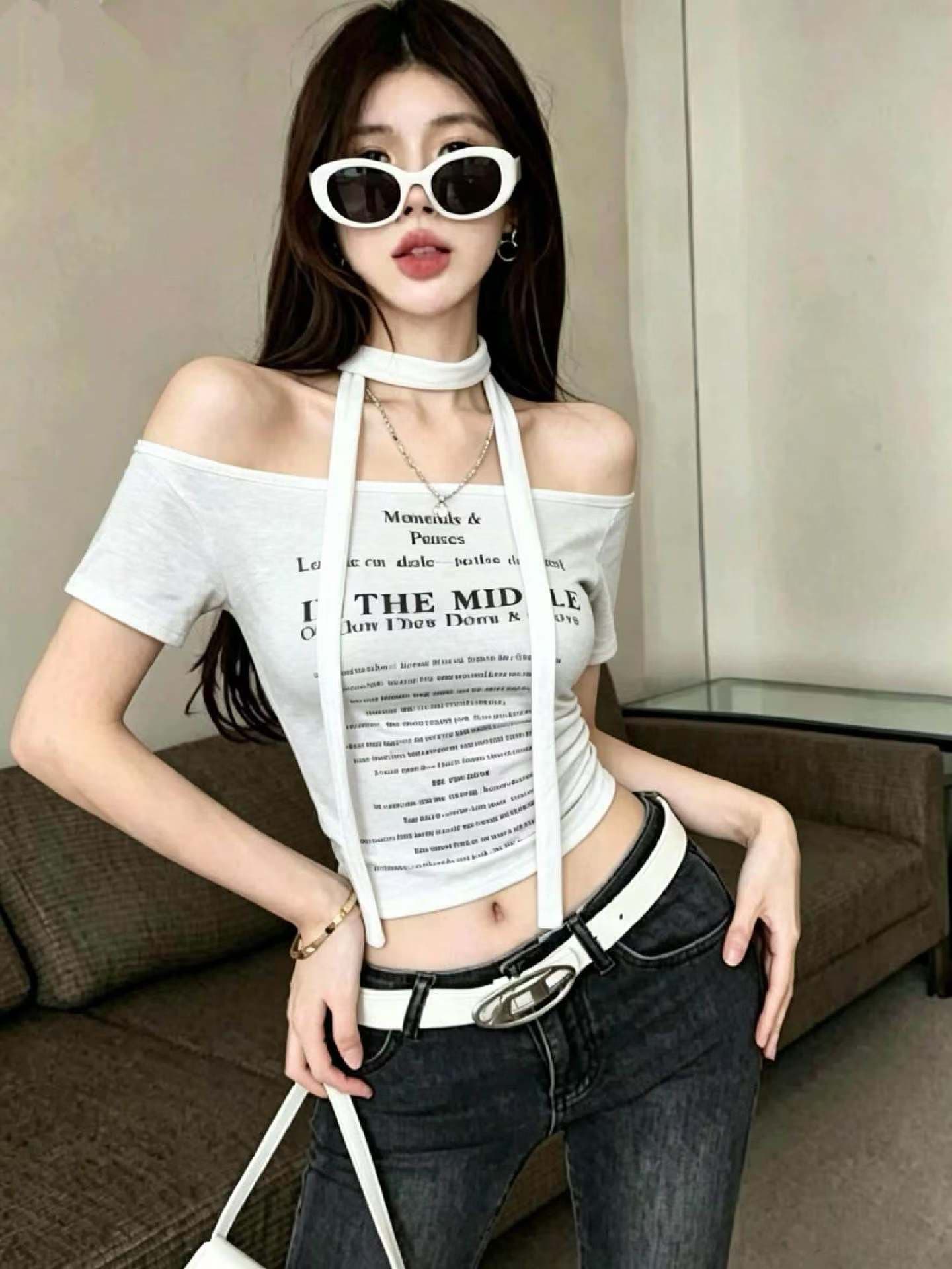 아메리칸 핫걸 센스 비스듬한 칼라 성별 오프숄더 반팔 티셔츠 여성 2026 여름 새로운 벨트 목도리 리본 상세 이미지 1
