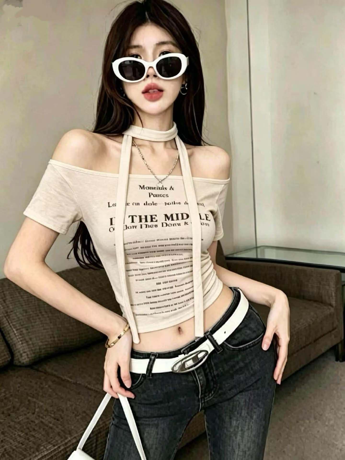 아메리칸 핫걸 센스 비스듬한 칼라 성별 오프숄더 반팔 티셔츠 여성 2026 여름 새로운 벨트 목도리 리본 상세 이미지 2