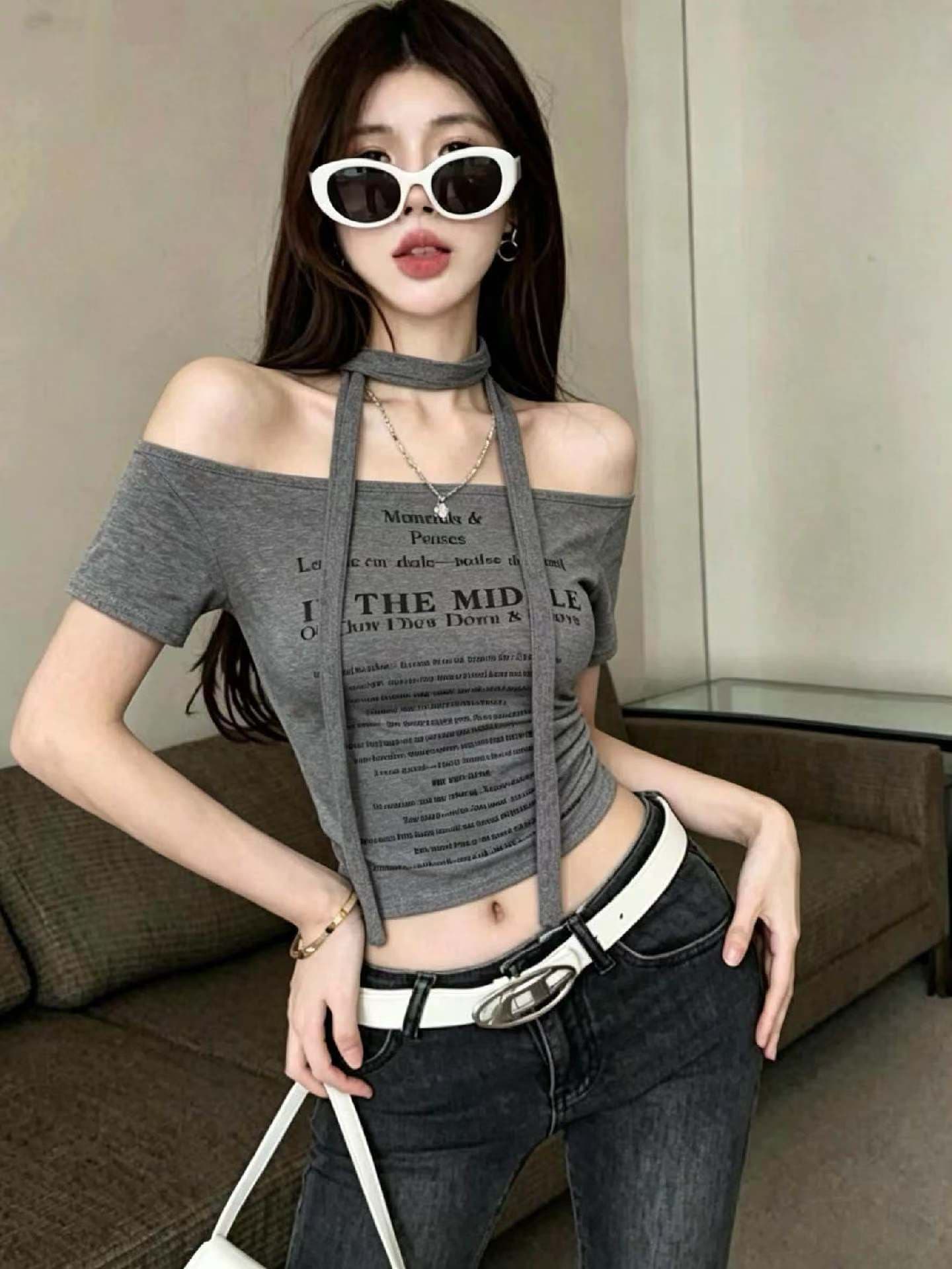 아메리칸 핫걸 센스 비스듬한 칼라 성별 오프숄더 반팔 티셔츠 여성 2026 여름 새로운 벨트 목도리 리본 상세 이미지 3