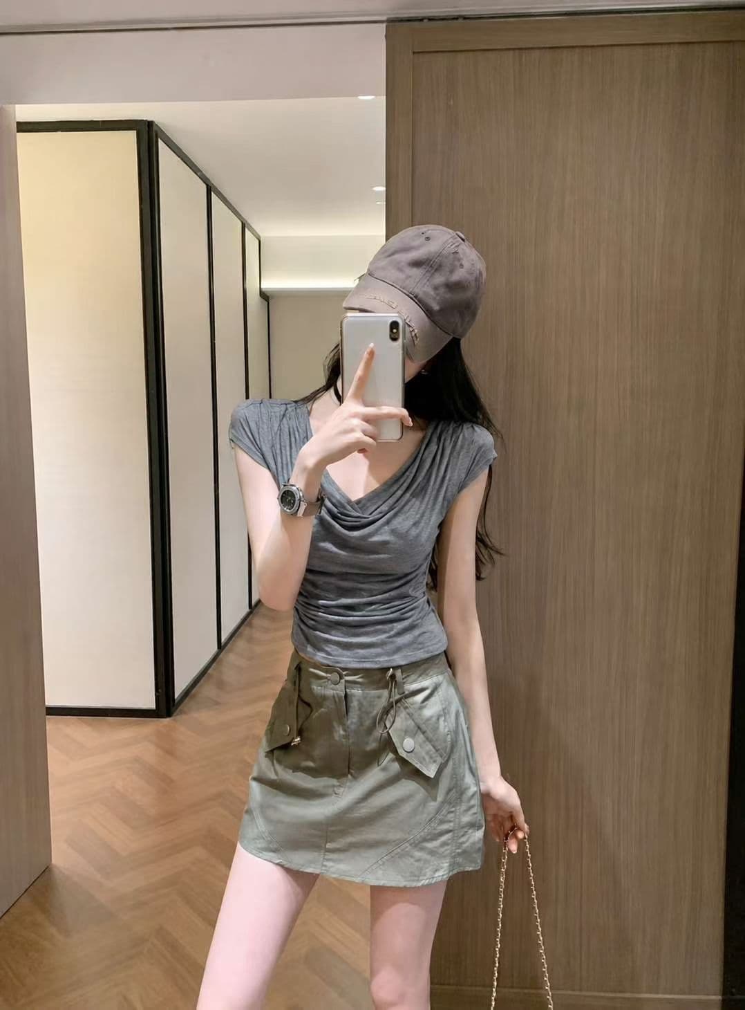 한 부서 chic 연령 감소 흔들다 칼라 반팔 티셔츠 여성 여름 2026 새로운 몸매 가꾸기 슬림해 보이는 십자가 칼라 품격 작은 맨위 이미지 3