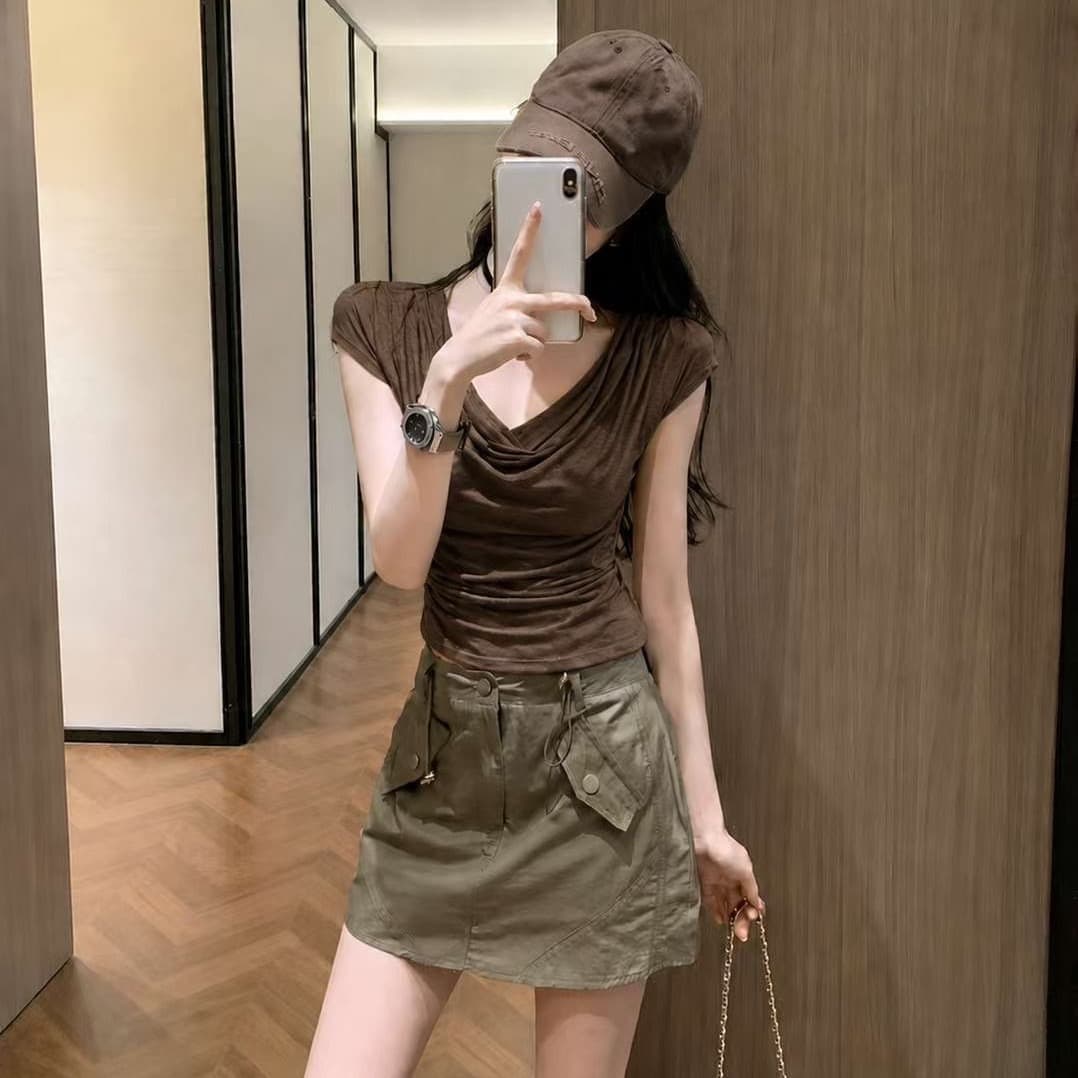한 부서 chic 연령 감소 흔들다 칼라 반팔 티셔츠 여성 여름 2026 새로운 몸매 가꾸기 슬림해 보이는 십자가 칼라 품격 작은 맨위 이미지 5