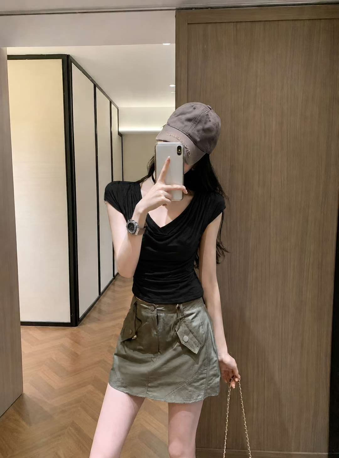 한 부서 chic 연령 감소 흔들다 칼라 반팔 티셔츠 여성 여름 2026 새로운 몸매 가꾸기 슬림해 보이는 십자가 칼라 품격 작은 맨위 상세 이미지 2