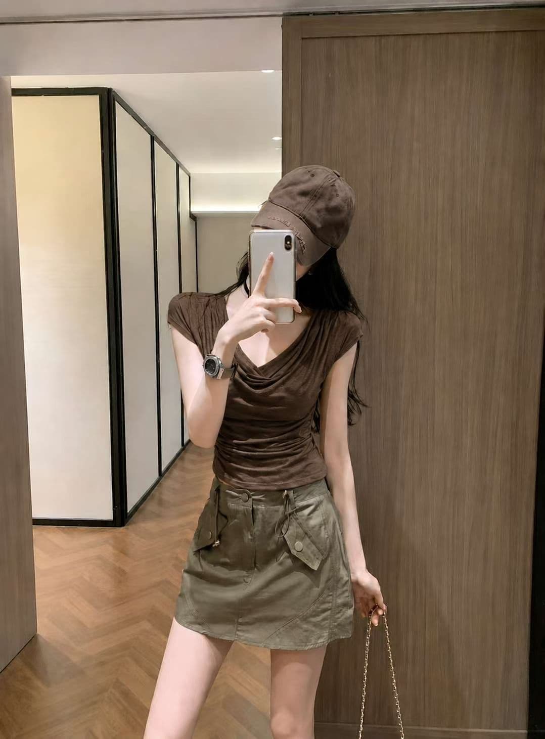 한 부서 chic 연령 감소 흔들다 칼라 반팔 티셔츠 여성 여름 2026 새로운 몸매 가꾸기 슬림해 보이는 십자가 칼라 품격 작은 맨위 상세 이미지 3