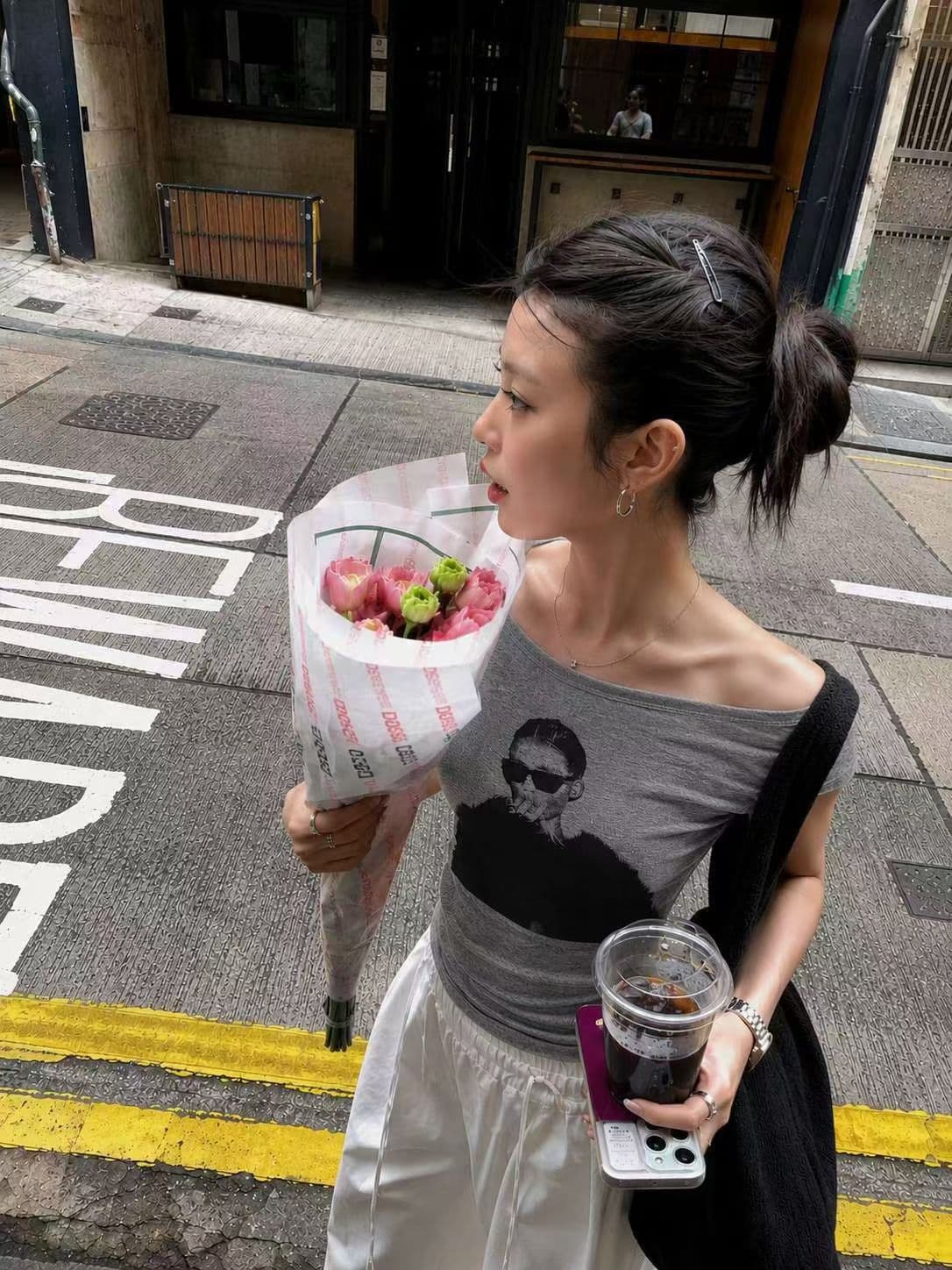 아메리칸 레트로 슈퍼 잘 생긴 핫걸 비스듬한 어깨 반팔 티셔츠 여성 여름 디자인 센스 고유 한 아름다운 다용도 오프숄더 맨위 이미지 3