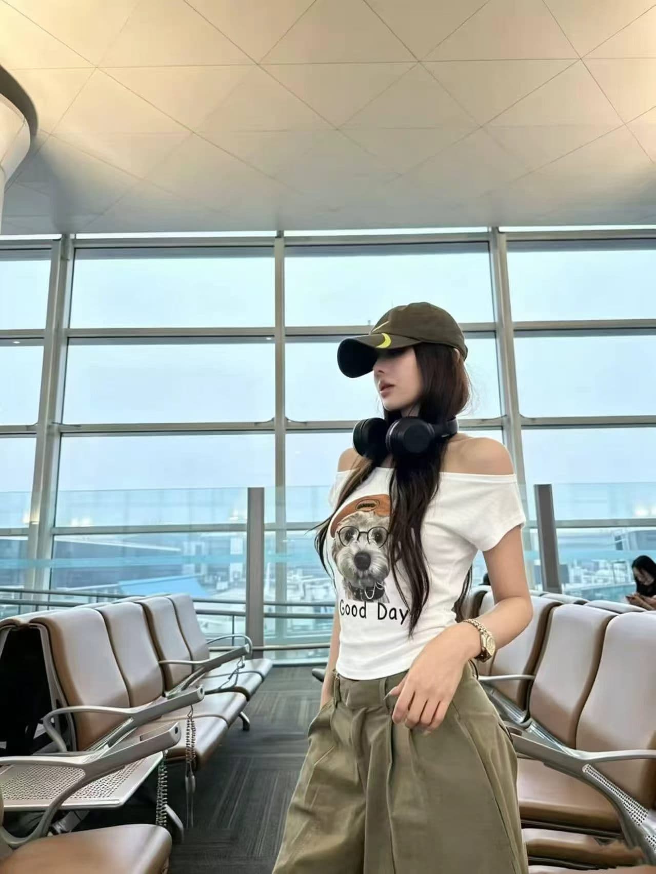 한국 스타일 동대문 패션 만화 프린트 반팔 티셔츠 여성 여름 몸매 가꾸기 다용도 슬림해 보이는 디자인 센스 비스듬한 어깨 의류 상세 이미지 1