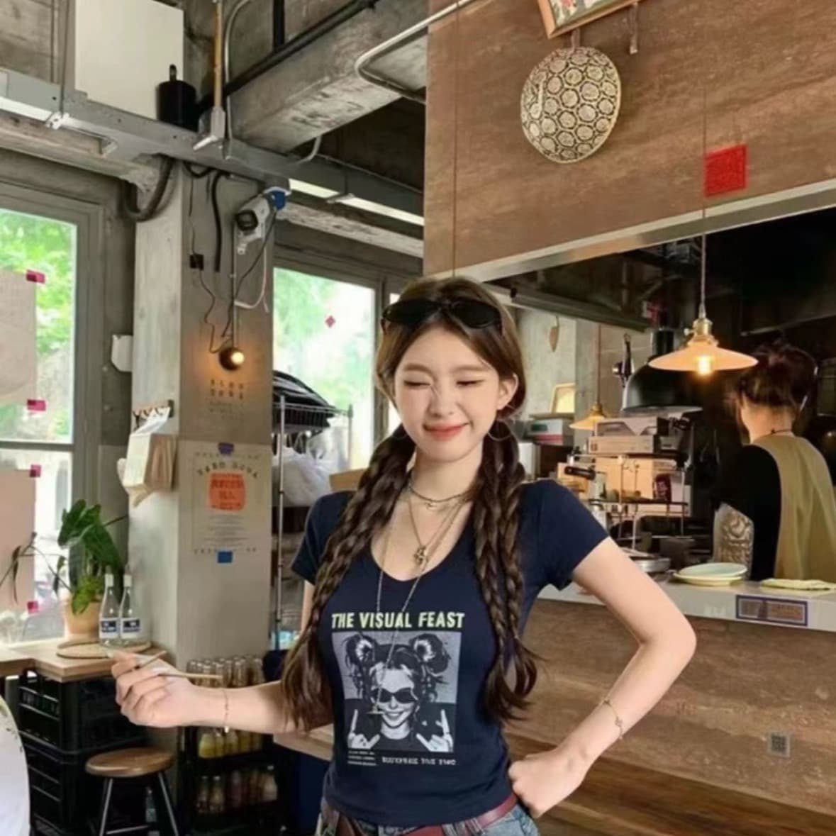 여름 새로운 아메리칸 핫걸 인물 프린트 u 칼라 반팔 티셔츠 여성 세련된 외국 가스 맨위 트렌디 이미지 5