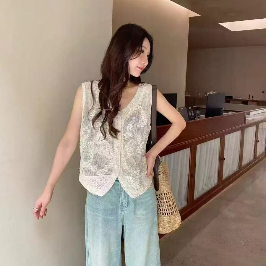 고급 센스 자수 홀로우 아웃 V넥 민소매 레이스 조끼 조끼 여자 2026 여름 새로운 루즈핏 스택 착용 맨위 이미지 5