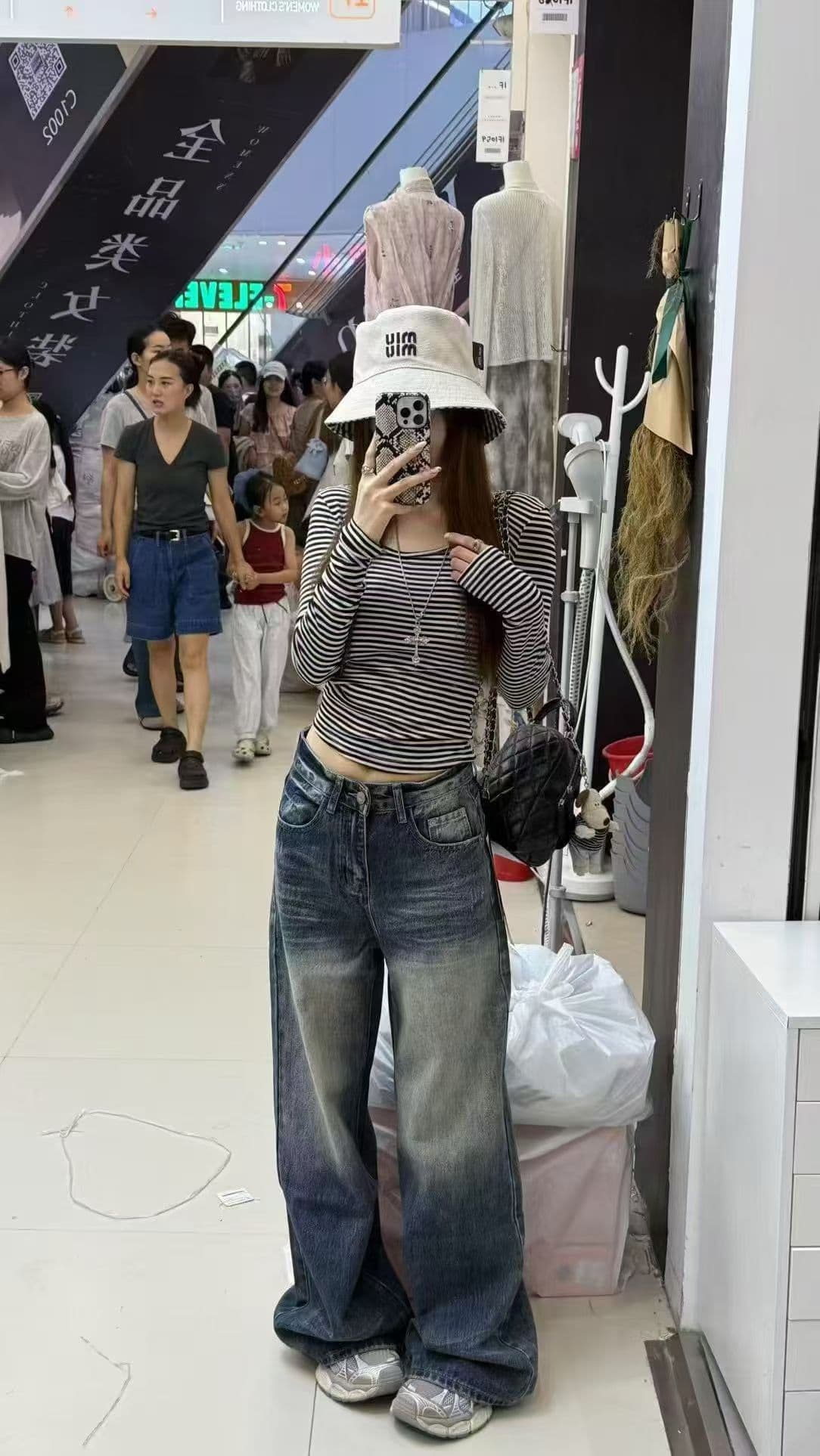 핫걸 스트라이프 긴팔 티셔츠 여성 뒤로 홀로우 아웃 레이스업 몸매 가꾸기 슬림해 보이는 순수한 욕망 백리스 인사이드 가져 가라. 외출용 기본 셔츠 이미지 3