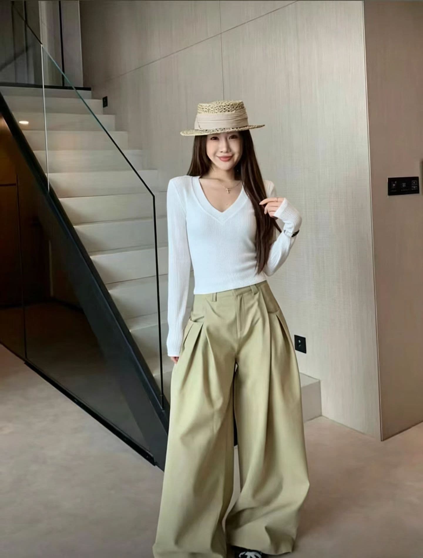 패션 핫걸 품격 V넥 긴팔 티셔츠 여성 의류 가을 새로운 몸매 가꾸기 슬림해 보이는 인사이드 가져 가라. 기본 셔츠 맨위 이미지 5