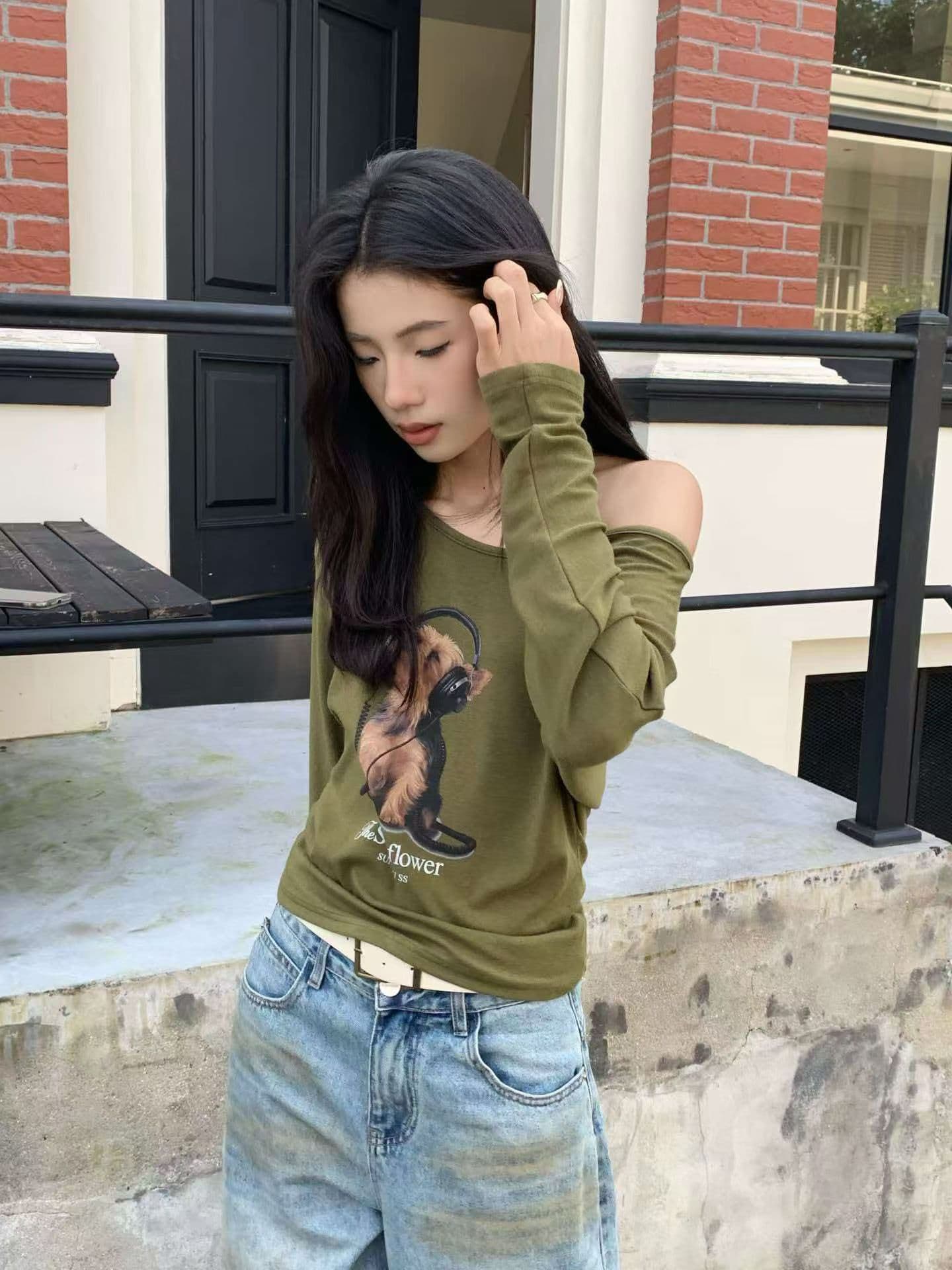 디자인 센스 핫걸 강아지 프린트 비스듬한 어깨 긴팔 티셔츠 여성 이른 가을 새로운 몸매 가꾸기 슬림해 보이는 다용도 만나는 맨위 상세 이미지 3