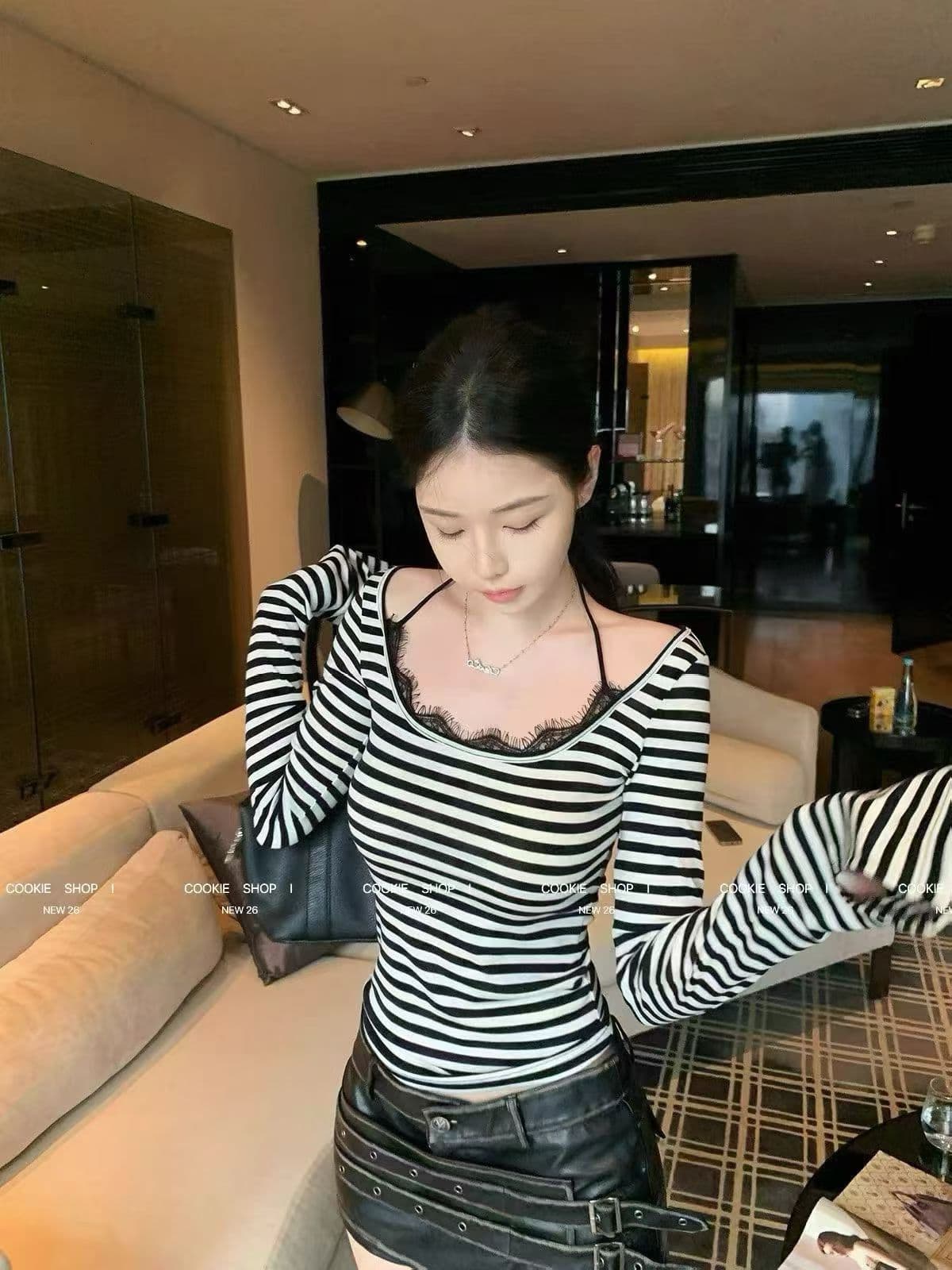 2026 이른 가을 새로운 패치워크 레이스 섹시함 페이크 레이어드 긴팔 티셔츠 이른 가을 몸매 가꾸기 슬림해 보이는 맨위 상세 이미지 1