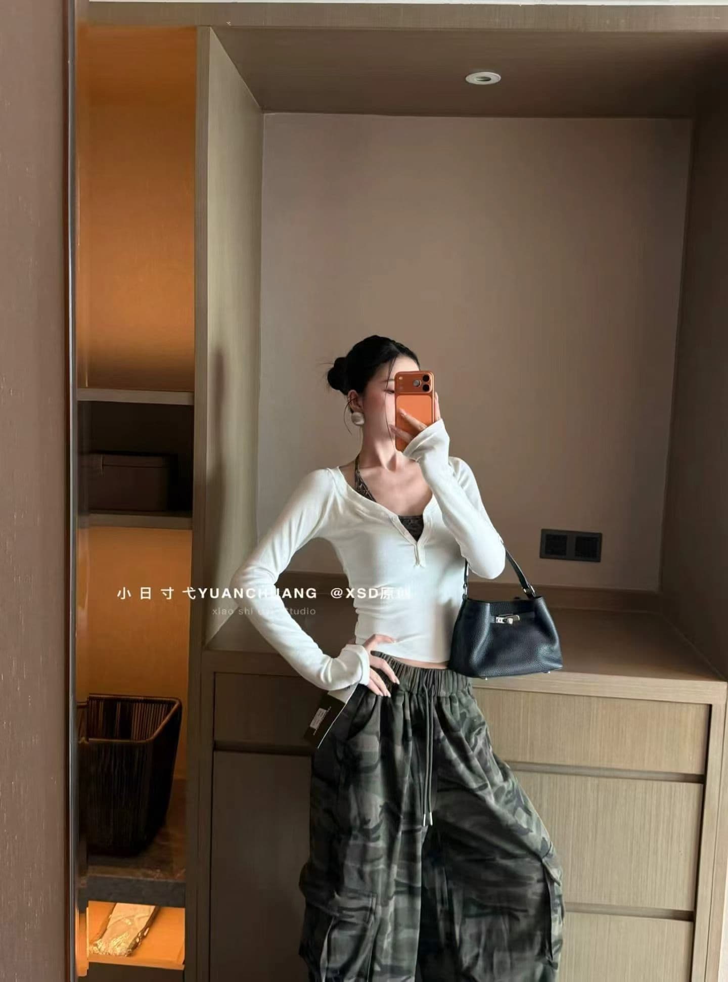 2026 이른 가을 디자인 센스 슬립 투피스 세트 행침 목 작은 셔츠 몸매 가꾸기 긴팔 맨위 여성 상세 이미지 5