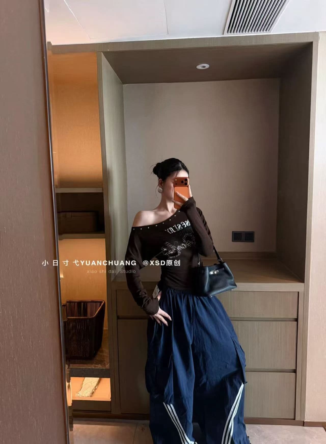 열세 개 아메리칸 알파벳 프린트 비스듬한 어깨 버드 나무 못 긴팔 티셔츠 여성 2026 이른 가을 새로운 핫걸 맨위 이미지 3